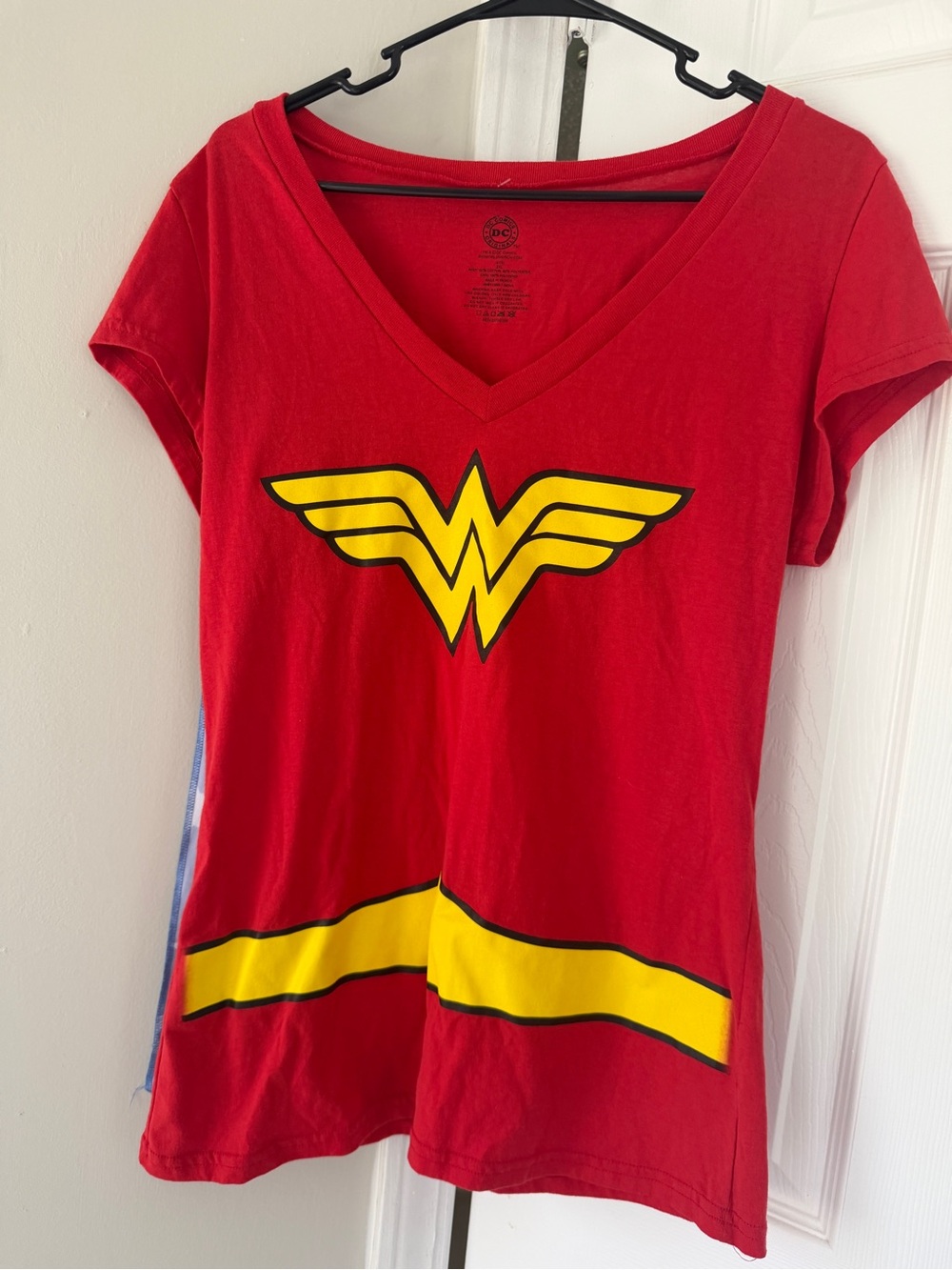 Wonder Woman Red Graphic V-Neck w/Cape